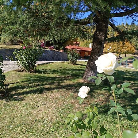 Livadaki Village Megali Kapsi Buitenkant foto