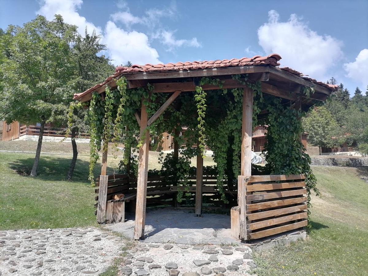Livadaki Village Megali Kapsi Buitenkant foto